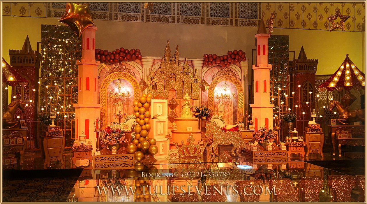 Royal Princess 1st Birthday decoration ideas in Pakistan (36)