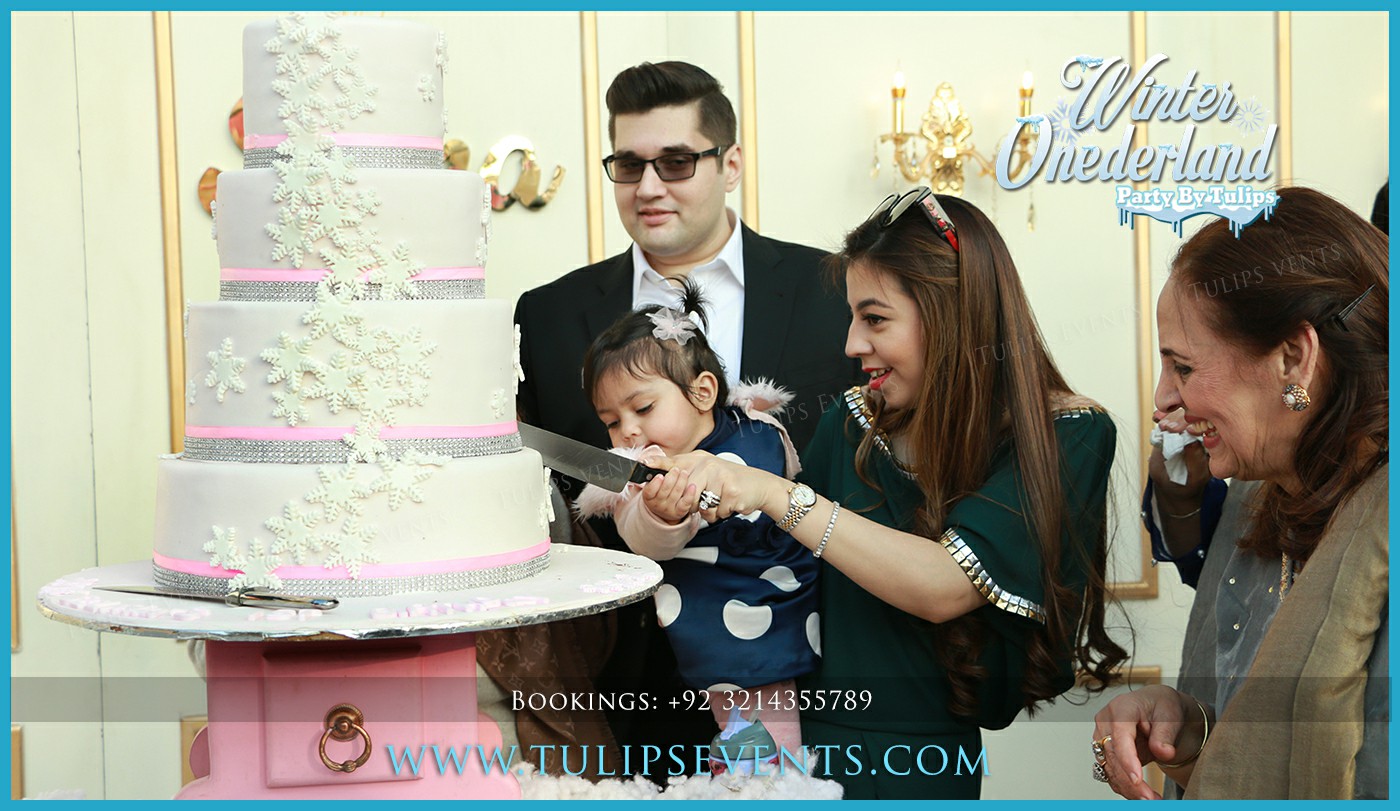 Winter Onederland Birthday Party Planner in Lahore Pakistan (3)